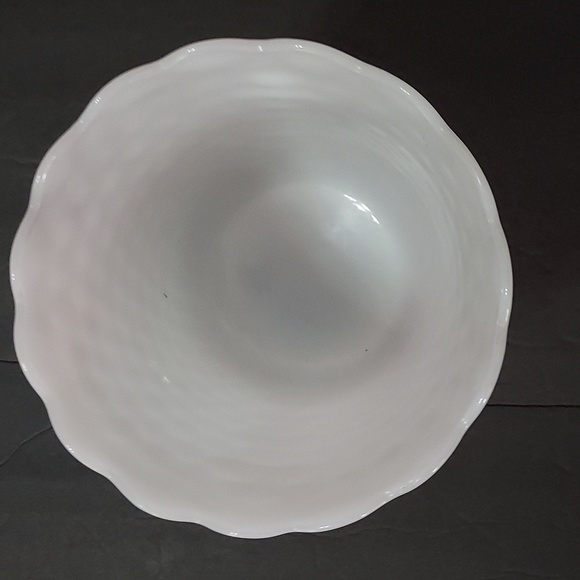 Hobnail Milk Glass Planter/Wide Mouth Vase.GUC. - Picture 7 of 8